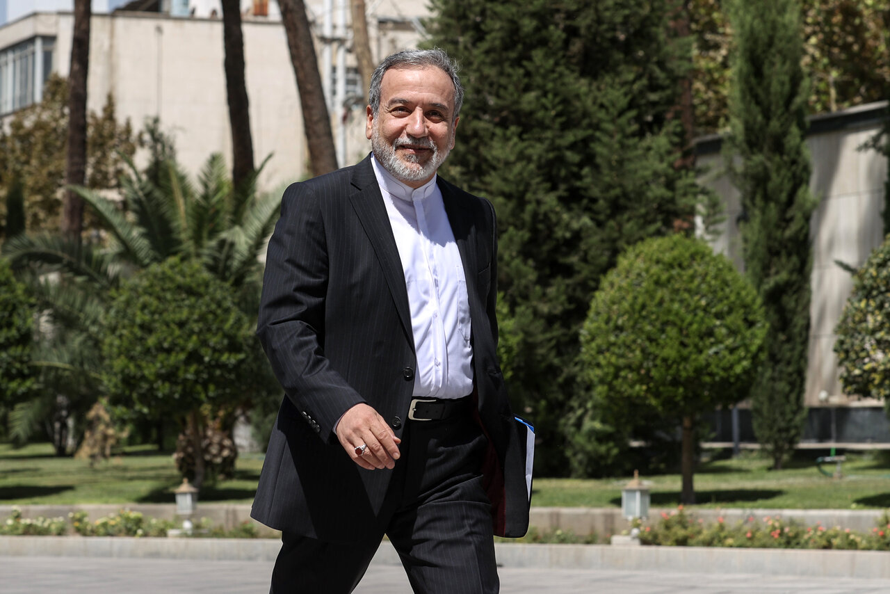 دلواپسی ناتمام دلواپسان یا تسویه حساب همیشگی سیاسی کاران/ تهدید روحانی به محاکمه و خط و نشان برای استیضاح عراقچی در بهارستان چه پیام هایی دارد؟