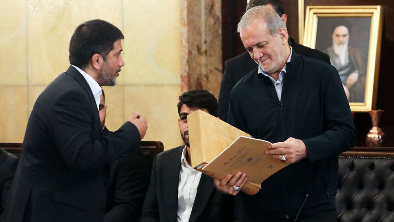 مسعود پزشکیان پیش از ظهر امروز سه‌شنبه ۸ مهر ۱۴۰۴، در مراسم تجلیل از مدال‌آوران، کادر فنی و مسئولان تیم‌های ملی کشتی آزاد و فرنگی