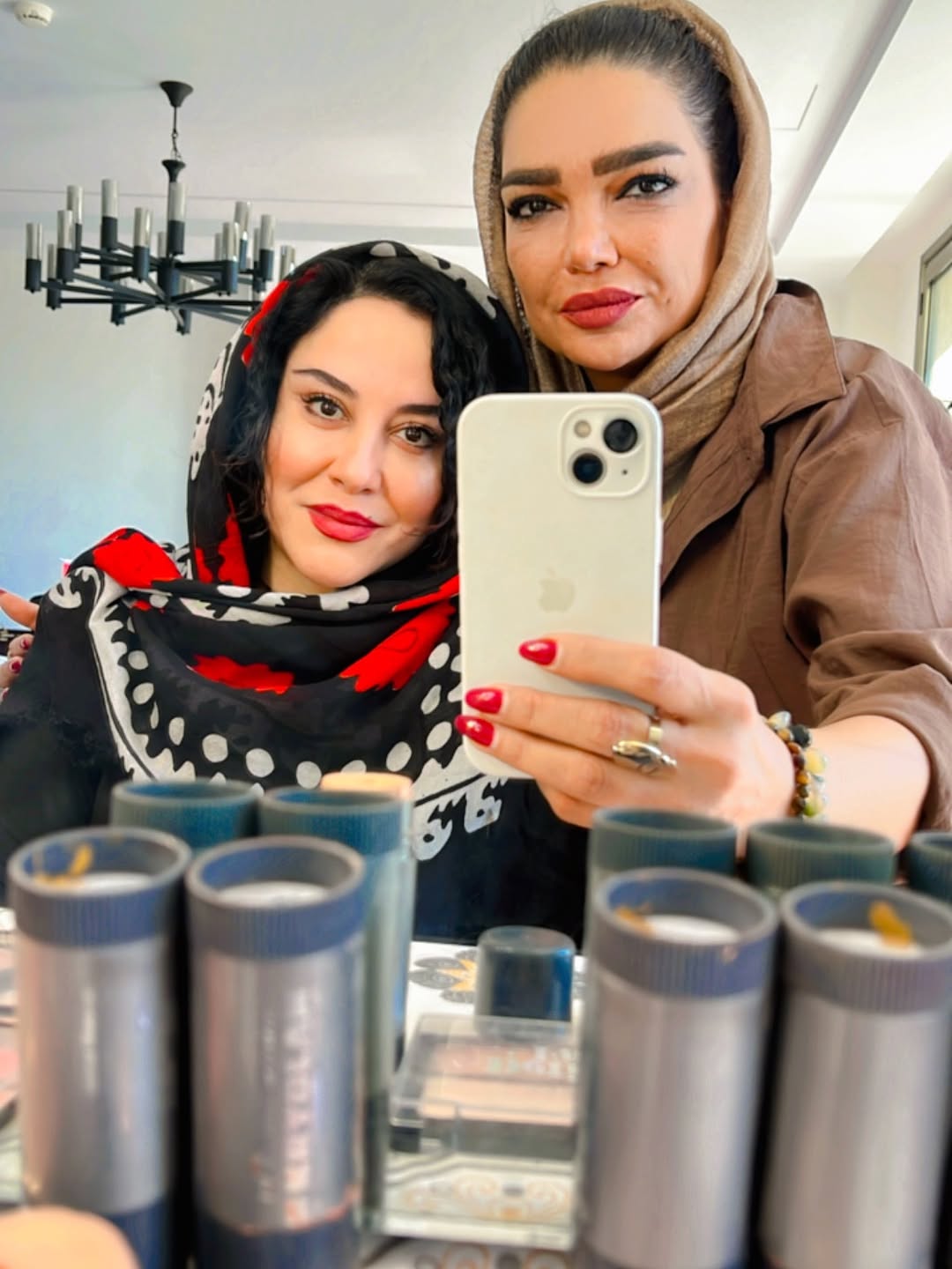 آشا محرابی با پوشش کردی