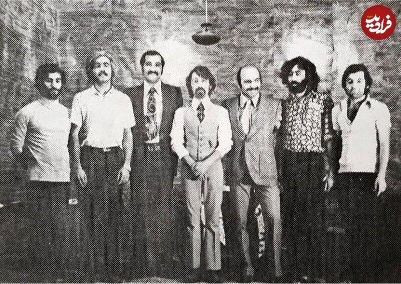 عکس جوانی | تیپ و چهره داریوش ارجمند در جوانی؛ مرکز تئاتر مشهد در سال ۱۳۵۰