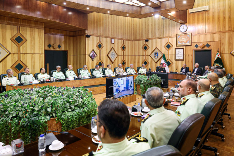 دیدار دکتر مسعود پزشکیان با فرماندهان فراجا و بازدید از ستاد فرماندهی انتظامی در سه شنبه 15 مهر 1404