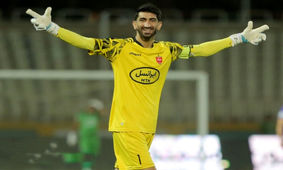 تیپ جنجالی همسر بیرانوند در ورزشگاه آزادی / آبروی این فوتبالیست را برد!