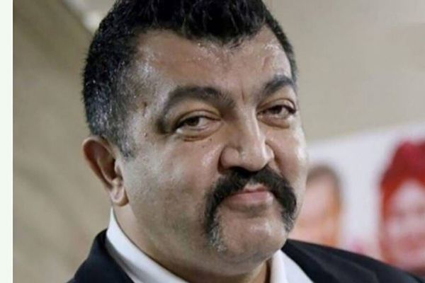 عکس حیرت‌انگیز از جوانی احمد ایراندوست بدون سبیل وقتی بادیگارد جنیفر لوپز بود!