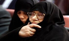 این زن محافظ امام خمینی بود ! / مادربزرگ انقلاب کیست؟! + فیلم