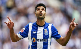 همسر مهدی طارمی کیست ؟! / آقای فوتبالیست عاشق این دختر خوش قد و بالا شد !