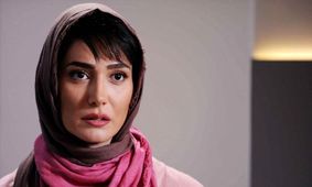 عکس بی‌نظیر از «مینا وحید» در ژستی هنری و کافه‌ای!