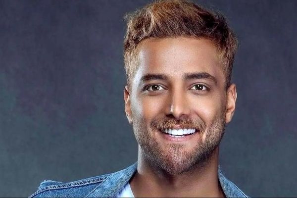 لحظات ویژه و غافلگیرکننده تولد امیر مقاره در کنسرت تهران با موهای بافته شده! + فیلم