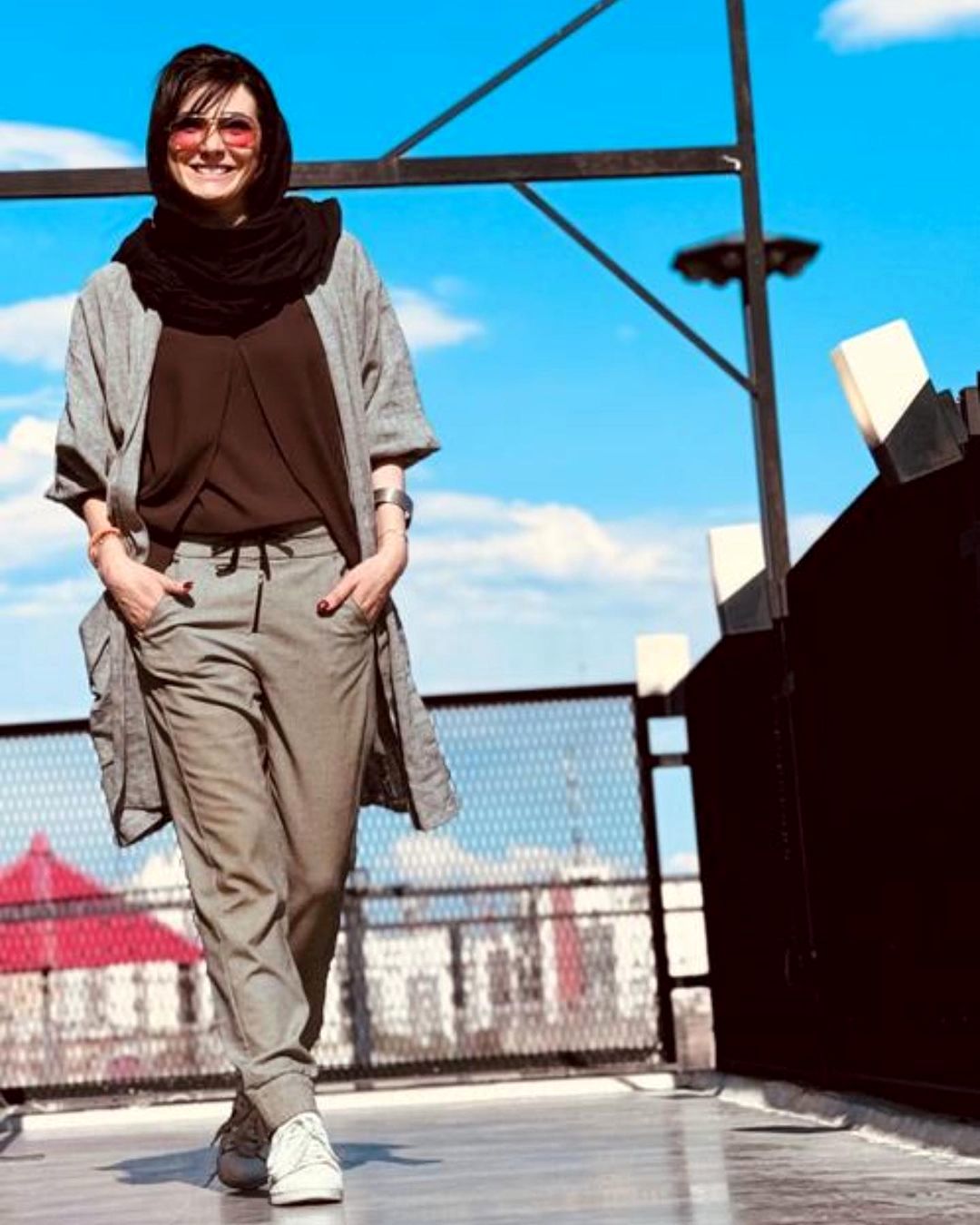 مینا خانم سینمای ایران با این تیپ دل همه را برد 