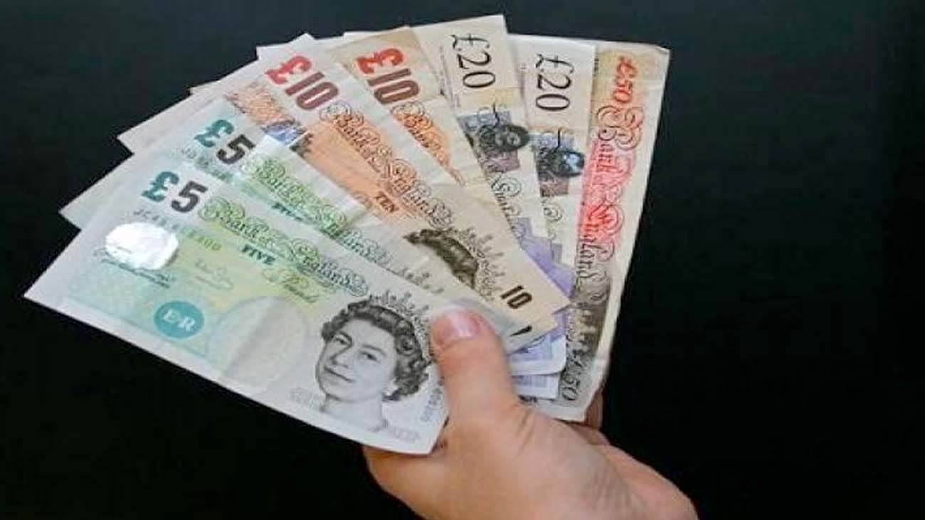 چند قطره اشک؛ لرزه بر بازار ارز انداخت + فیلم