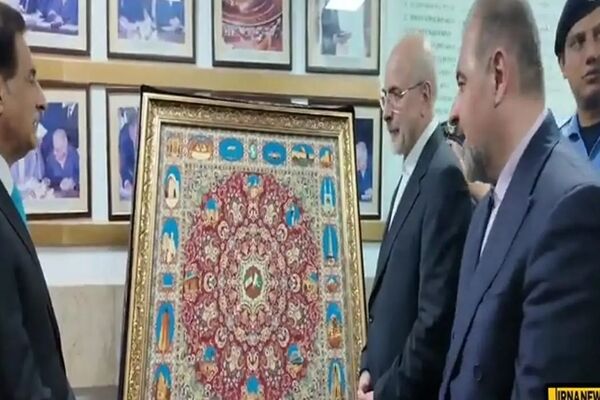 هدیه نفیس قالیباف به رئیس مجلس پاکستان