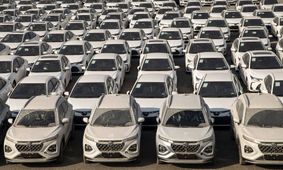 بازار خودروهای وارداتی در انتظار شگفتانه دولت!