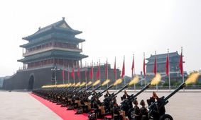 رژه عظیم چین؛ نمایش قدرت با موشک‌های هسته‌ای و قاتلان ناو هواپیمابر +فیلم