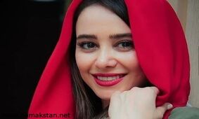 این زن خیلی معصوم مادر الناز حبیبی است / در لباس عروس از دخترش جذابتر است !