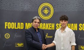 سپاهان قرارداد پدیده جوان خود را چهار سال تمدید کرد +عکس