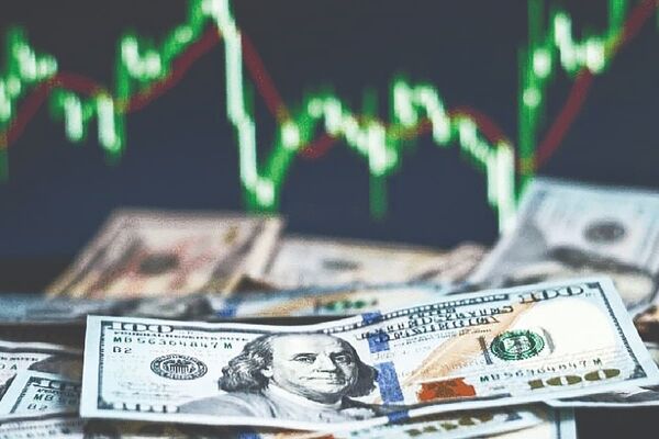 سیاست ارزی بدون هماهنگی ؛نتیجه‌ آشفتگی بازار/ استیضاح اولویت مجلس نیست، اما دولت تیم اقتصادی را ترمیم کند