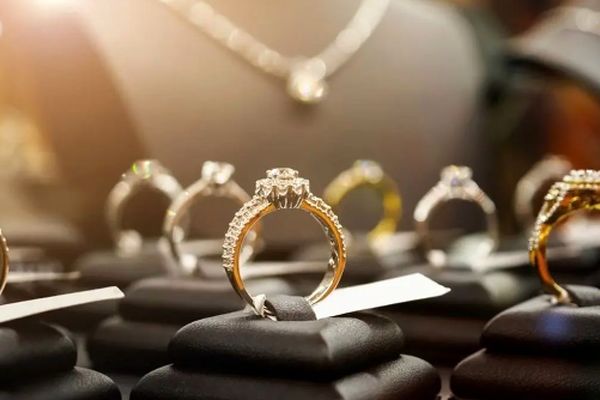 قیمت لحظه‌ای طلا ۱۸ عیار امروز ۳۰ شهریور + جدول نرخ‌ها