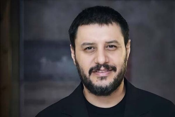استایل جنجالی جواد عزتی در جشن حافظ؛ آیا «فوق کژوال» مناسب مراسم بود؟