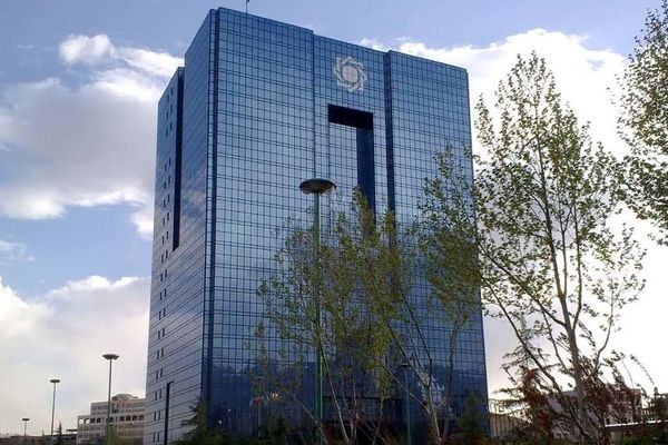 دستور رئیس کل بانک مرکزی برای پیگیری دغدغه های کارآفرینان/ تمهیدات ویژه برای جذاب تر شدن شیوه های نوین تامین مالی / ذخایر ارز و طلای کشور در شرایط مطمئنی است / تمهیدات ویژه بانک مرکزی برای تامین مالی ارزی طرح های توسعه ای/ گره گشایی از مشکل دینفعان واحد ش