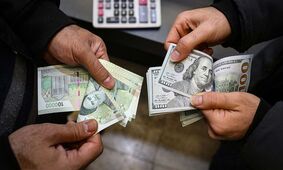 پیش‌بینی معاون اسبق بانک مرکزی از نوسان دوباره نرخ ارز/ دولت رئیسی دلار55000تومانی را دوست دارد