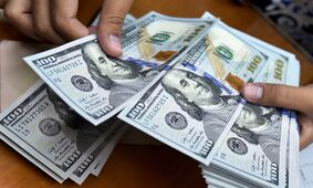 پیش بینی قیمت دلار  فردا 17 فروردین/ بازار ارز سهمیه‌ای داغ شد؟