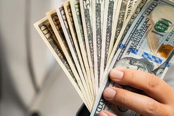 قیمت دلار توافقی امروز سه شنبه 4 آذر 1404
