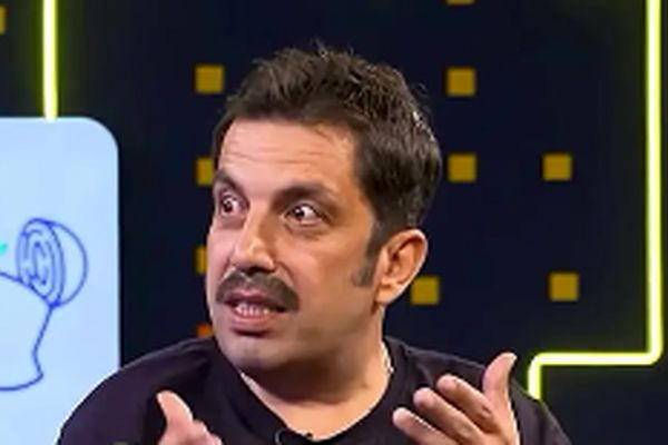 تقلید بی‌نظیر صدای رضا عطاران توسط عباس جمشیدی‌فر! +فیلم