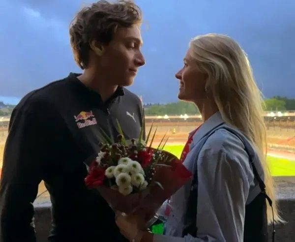 صداوسیما چهره این خانم زیبا را بارها سانسور کرد