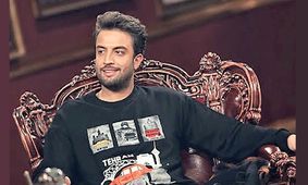 مداحی بنیامین بهادری در یک هیات عزاداری / فیلمی که ببینید شوکه می شوید !