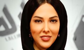 ماشین لاکچری لیلا اوتادی با تیپ گنگ و عینک خلبانی دل‌ها را برد!