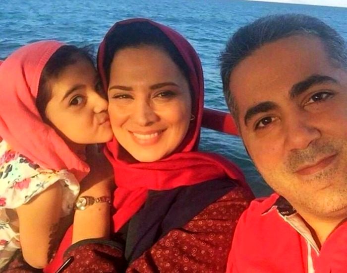 روشنک عجمیان و همسر و دخترش