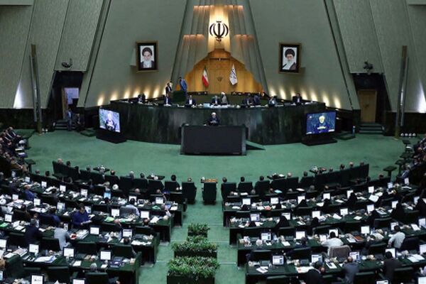 نمایندگان مجلس ایران چه مقدار حقوق دریافت می‌کنند؟