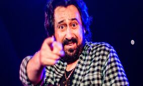 این زن خوش پوش همسر خیلی جوان شهرام شب پره است ! 