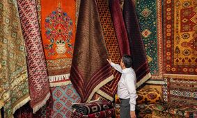 بازار فرش دستباف ایران را  کدام کشورها گرفتند؟/ سقوط آزاد صادرات شناسنامه ایران در جهان

