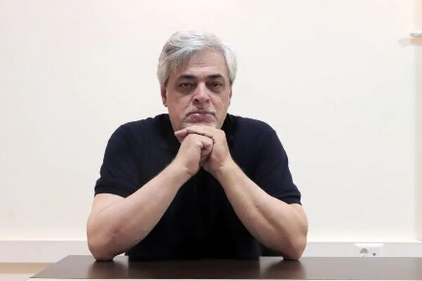 مهاجری خطاب به جلیلی: لااقل نگاهی به روزنامه‌های اصولگرا می‌انداختید!