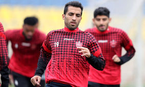 بیوگرافی وحید امیری ستاره پرتلاش و وفادار پرسپولیس + عکس جذاب از همسر مو مشکی اش 