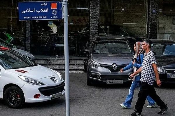 بازگشت دلال‌ها به بازار خودرو: چرا قیمت‌ها دوباره افزایشی شده‌اند؟