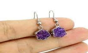 گوشواره آمیتیست بنفش محافظ روح و روان / خواص باورنکردنی این سنگ هزار ساله 