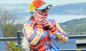 عکس جنجالی الهام حمیدی با حیوان خانگی عجیبش در پارک!