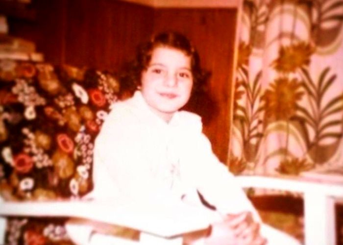 کودکی روشنک عجمیان