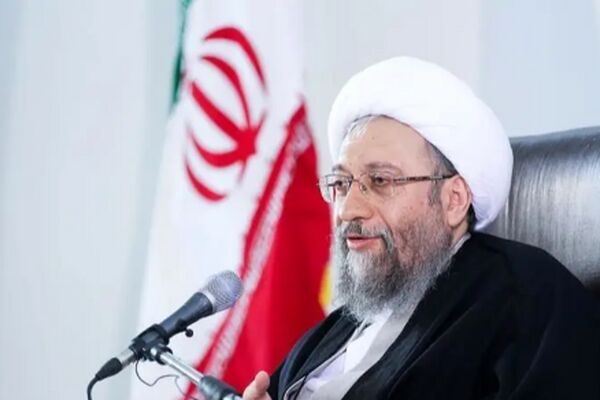 آملی‌لاریجانی: ترامپ در مورد ایران «هذیان» می‌گوید