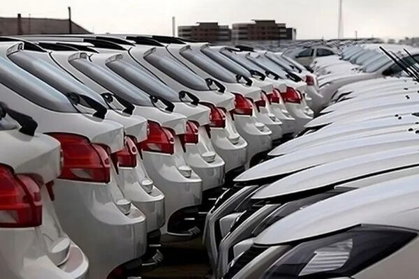 قفل شدن بازار خودرو با سیاست‌های قیمت‌گذاری دستوری