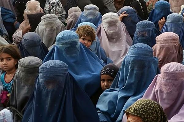 زایمان رایگان ۱۰۰ هزار زن افغان در ایران