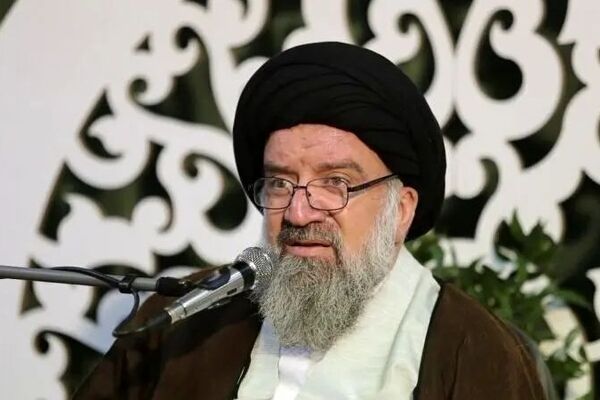 احمد خاتمی: توصیه به مذاکره ساده‌لوحی سیاسی است