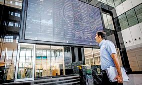 آیا بحران‌های سیاسی و اقتصادی بورس را به چالش کشیده‌اند؟