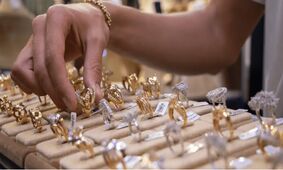 قیمت طلا و سکه امروز 8 مهر 1402/  طلای ۱۸ عیار چند ؟ +فیلم