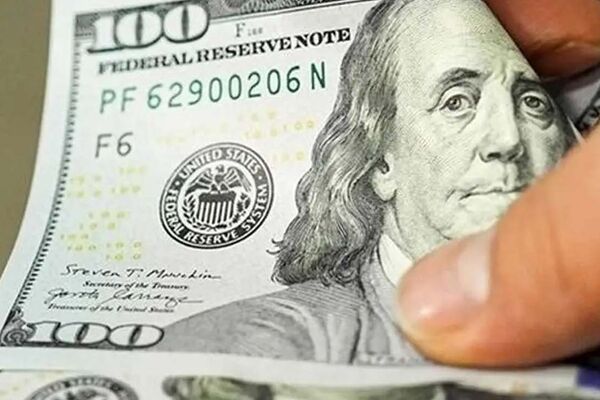 قیمت دلار امروز چهارشنبه ۱۴۰۵ /  دلار عقب نشست