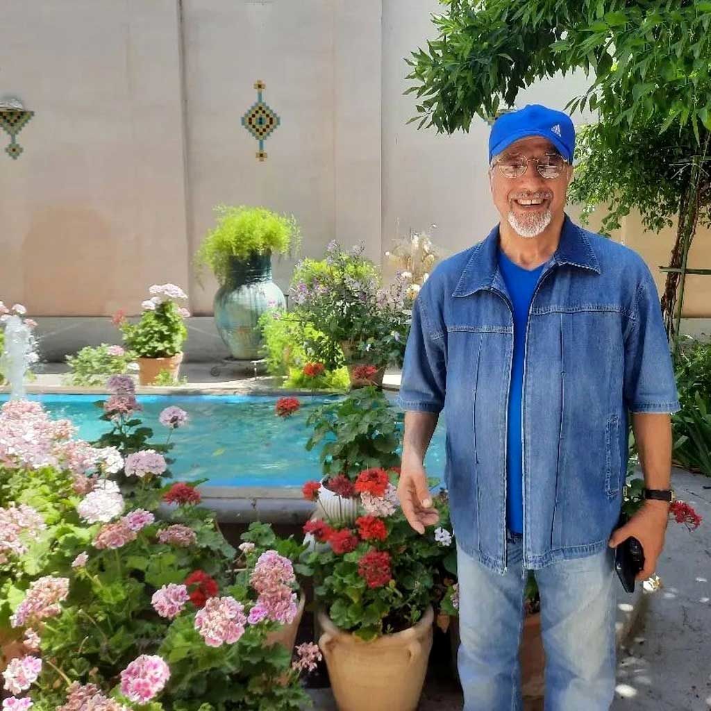 علیرضا خمسه در 71سالگی هنوز هم خوش‌تیپ است