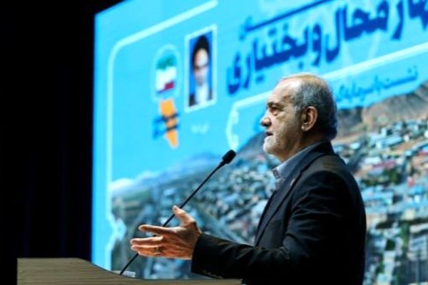 زبان بدن رئیس‌جمهور خبرساز شد+ عکس