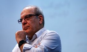 عباس عبدی خطاب به پزشکیان: برای نجات کشور از دست تندروها، موضوع وفاق را فقط می توانید با شخص رهبری پیش ببرید