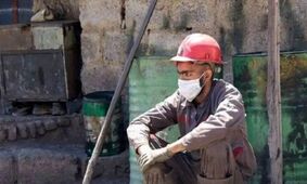 دستمزد کارگران زمین خورد / حقوق ها از 7 گرم طلا به کمتر از یک گرم رسید 